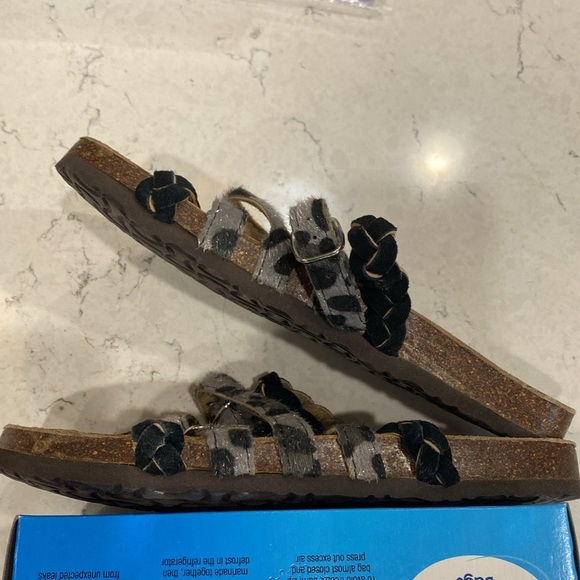 Muk Luks Sandals - Picture 7 of 7